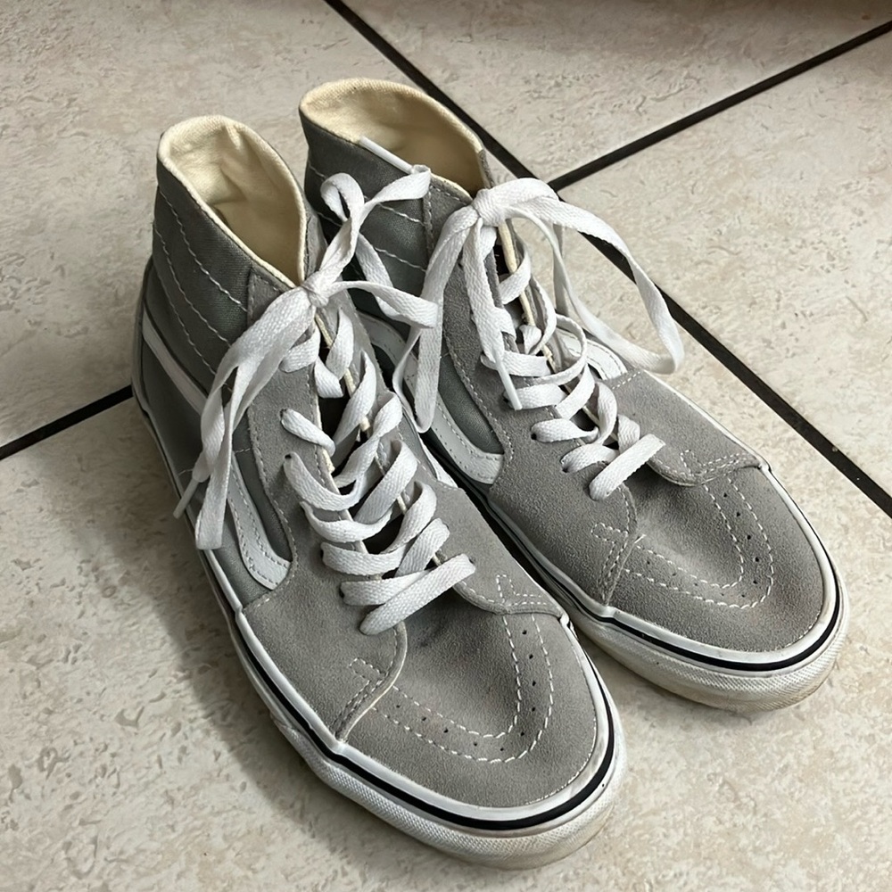 VANS-Unisex gray hightop sneakers sz women’s 8.5, men’s 7.0